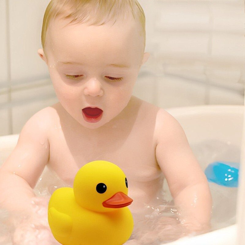 HYG Toys water floating duck with whistle Baby Bath Press to sound Duck Pool Swimming Toy Water-playing Squeak Rubber Little Yellow Duck ราคา 26 บาท*ส่งฟรี