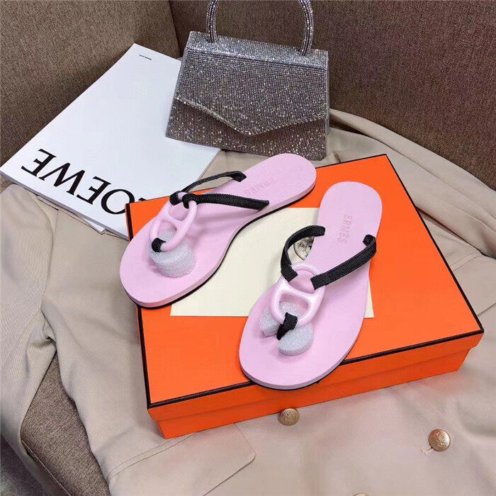 cổ phiếu sẵn sàng HER-MASSlippers Women s Sandals 2020 Summer New Pig Nose Flip Flops Large Size Flat Beach Shoes 89